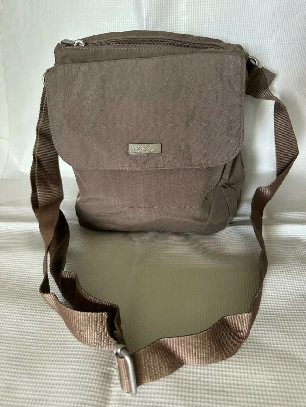Baggallini Pocket Town Crossbody Adjustable Shoulder Bag Grey EUC
